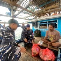 Pelaksanaan Basos Kesehatan Gratis di Kelurahan Dulanpokpok Distrik Pariwari oleh KRI Madidihan-855